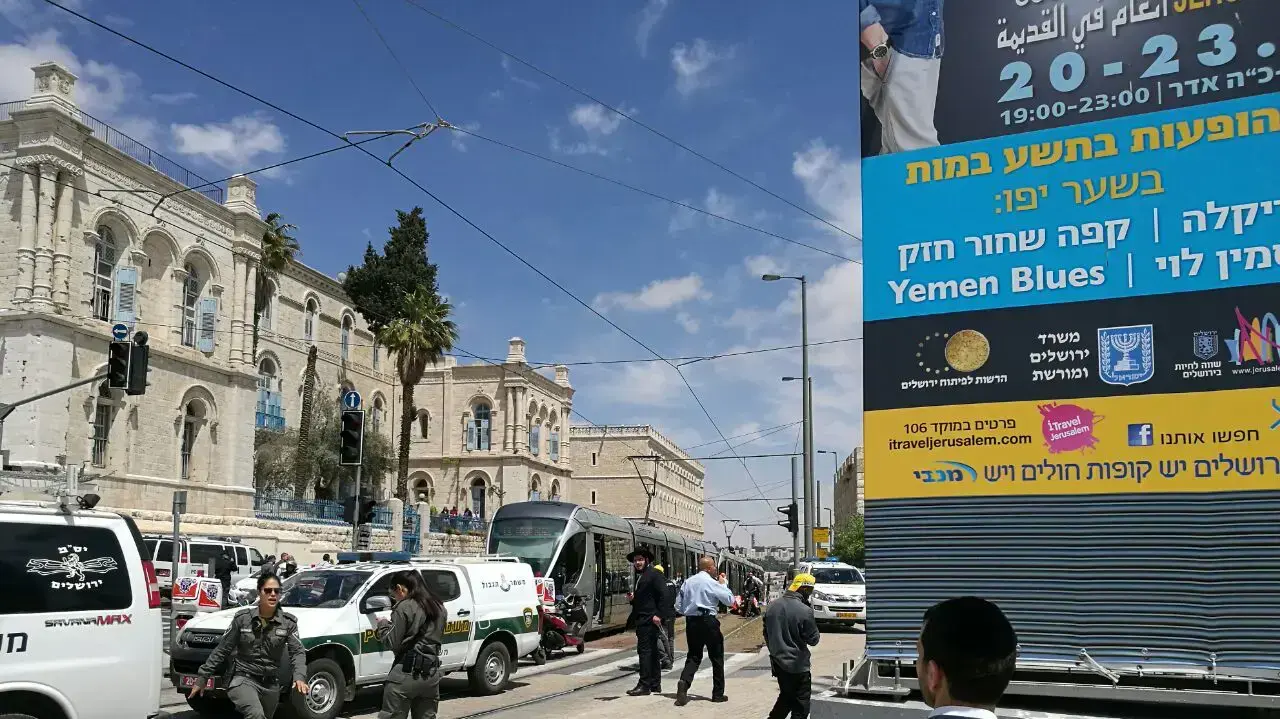זירת פיגוע הדקירה בכיכר צה"ל בירושלים, 14 באפריל 2017 זירת פיגוע הדקירה בכיכר צה"ל בירושלים, 14 באפריל 2017