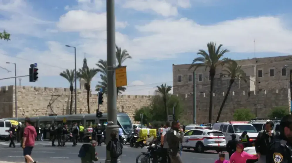 זירת פיגוע הדקירה בכיכר צה"ל בירושלים, 14 באפריל 2017 זירת פיגוע הדקירה בכיכר צה"ל בירושלים, 14 באפריל 2017