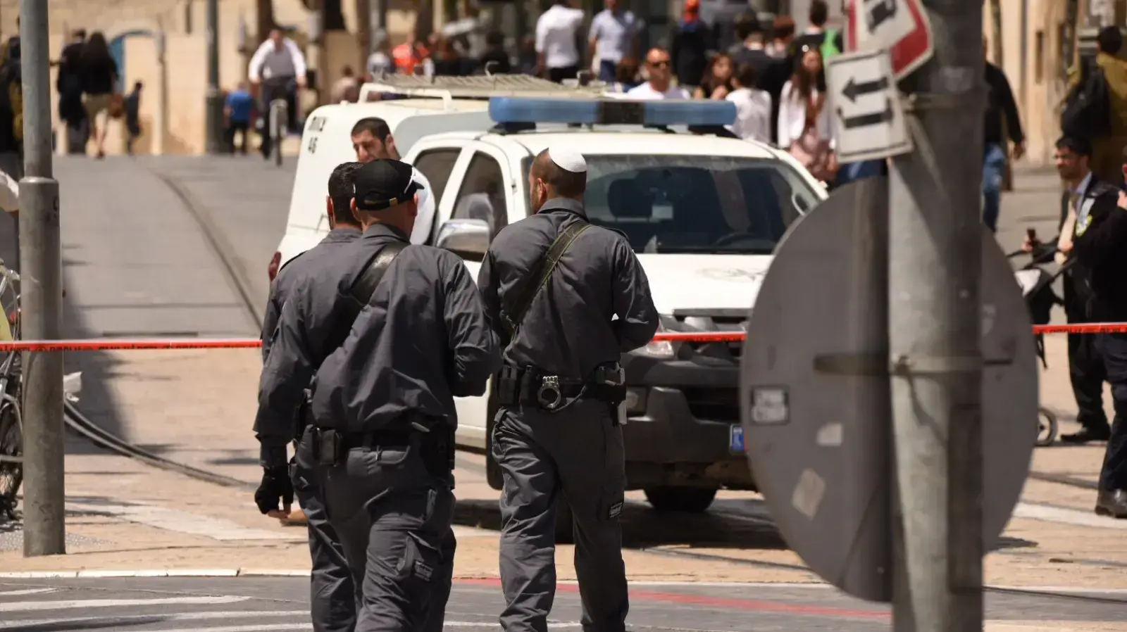 זירת פיגוע הדקירה בכיכר צה"ל בירושלים, 14 באפריל 2017 זירת פיגוע הדקירה בכיכר צה"ל בירושלים, 14 באפריל 2017