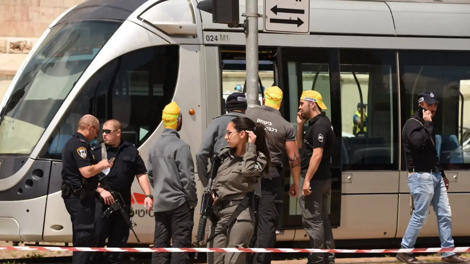 זירת פיגוע הדקירה בכיכר צה"ל בירושלים, 14 באפריל 2017 זירת פיגוע הדקירה בכיכר צה"ל בירושלים, 14 באפריל 2017