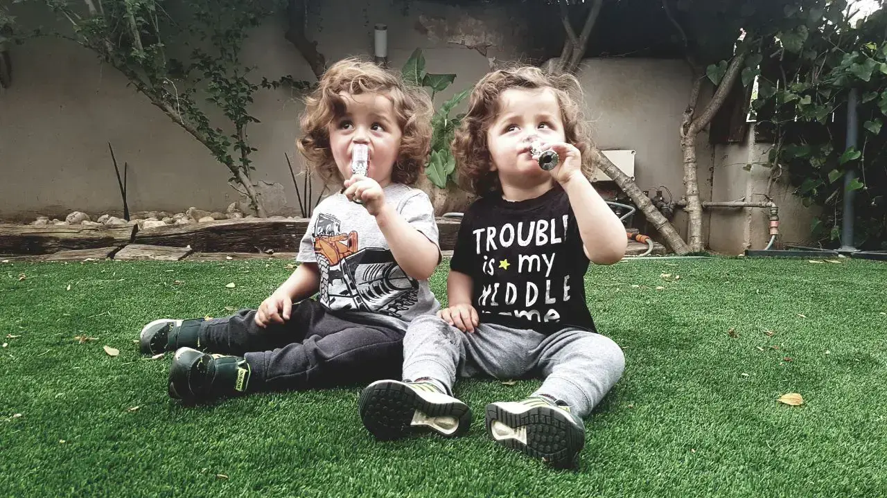 יונתן ודן דרייר שסובלים מתסמונת CCHS אפריל 2017 יונתן ודן דרייר שסובלים מתסמונת CCHS אפריל 2017