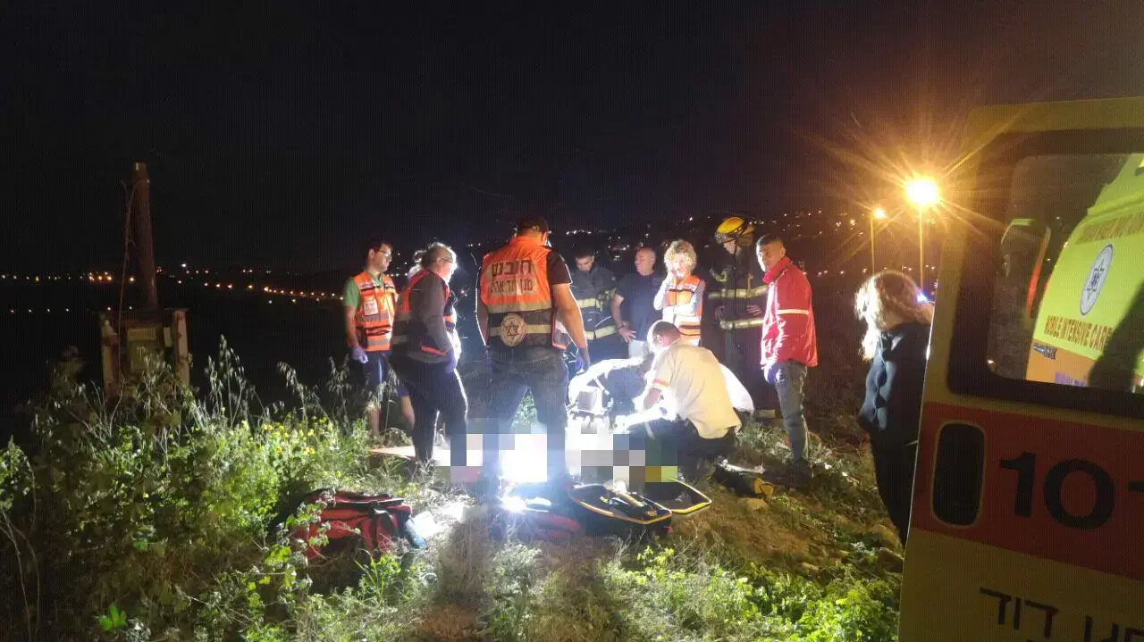 גבר נהרג ושניים נוספים בהידרדרות רכב לבריכת דגים במעיין צבי גבר נהרג ושניים נוספים בהידרדרות רכב לבריכת דגים במעיין צבי