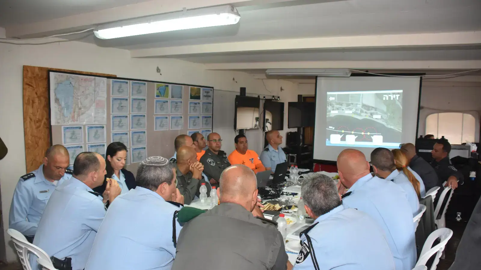 המפכ"ל אלשיך הגיע לתדרוך על החיפושים אחר הנעדרים בכנרת, 16 באפריל המפכ"ל אלשיך הגיע לתדרוך על החיפושים אחר הנעדרים בכנרת, 16 באפריל