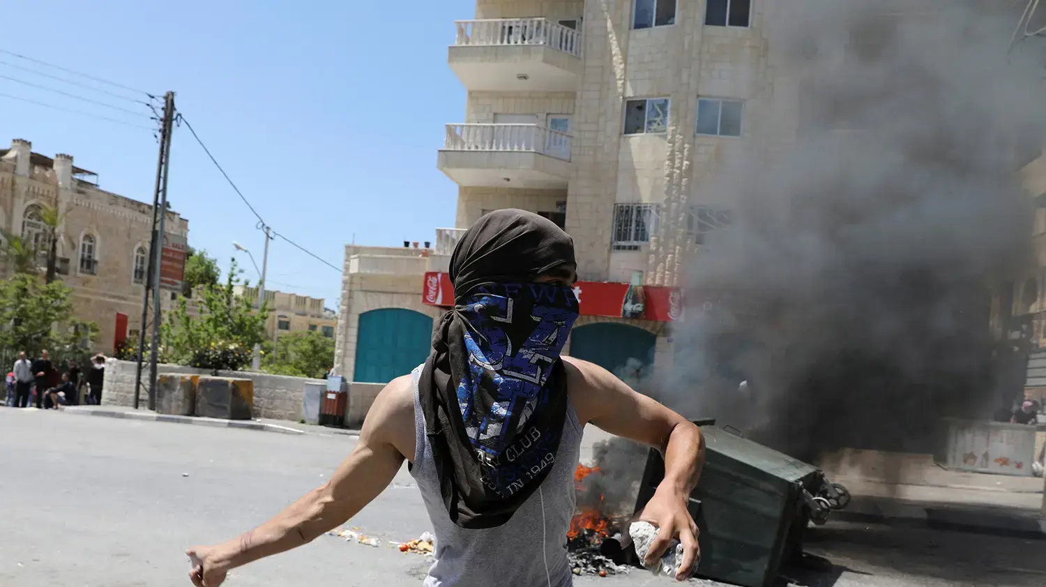 עימותים בין פלסטינים לכוחות הביטחון, בית לחם, 17 באפריל 2017 עימותים בין פלסטינים לכוחות הביטחון, בית לחם, 17 באפריל 2017