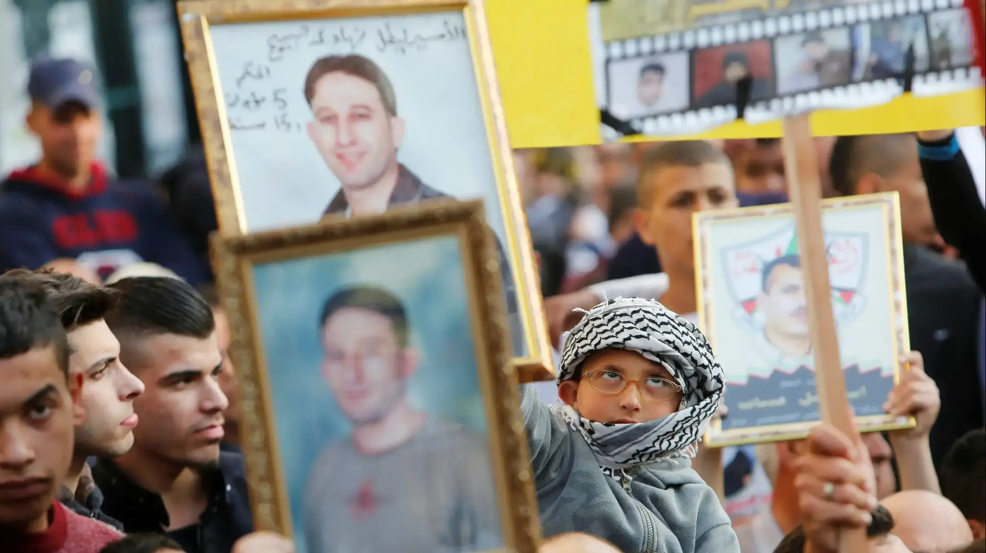 הפגנת תמיכה בשביתת הרעב של האסירים הפלסטיניים, שכם, 17 באפריל 2017 הפגנת תמיכה בשביתת הרעב של האסירים הפלסטיניים, שכם, 17 באפריל 2017