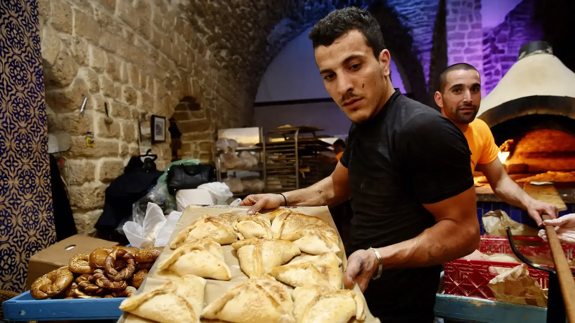 מכירת חמץ במהלך חג הפסח באבולעפיה מכירת חמץ במהלך חג הפסח באבולעפיה