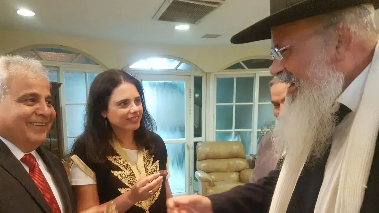 איילת שקד בדימונה עם ראש העיר בני ביטון איילת שקד בדימונה עם ראש העיר בני ביטון