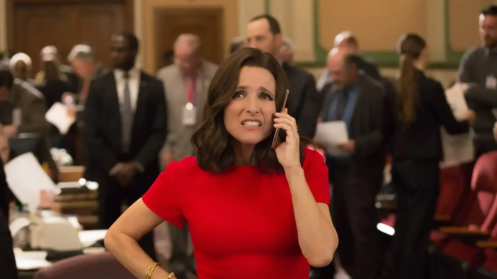 Veep עונה 6, ג'וליה לואי-דרייפוס, טוני הייל, אנה קלמסקי, ריד סקוט, סם ריצ'רדסון Veep עונה 6, ג'וליה לואי-דרייפוס, טוני הייל, אנה קלמסקי, ריד סקוט, סם ריצ'רדסון