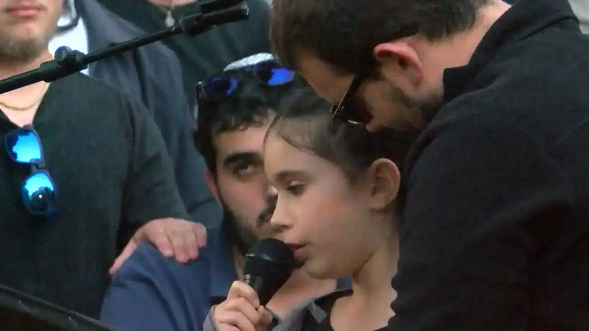 בתו של אל"ם פינקי זוארץ הללי סופדת לו בהלווייתו בבית העלמין בבנימינה, 18 באפריל 2017 בתו של אל"ם פינקי זוארץ הללי סופדת לו בהלווייתו בבית העלמין בבנימינה, 18 באפריל 2017