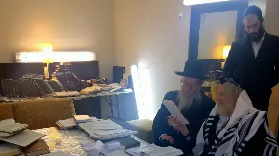 שר הבריאות יעקב ליצמן מבקר הרב אליעזר ברלנד לאחר שחרורו, 18 באפריל 2017 שר הבריאות יעקב ליצמן מבקר הרב אליעזר ברלנד לאחר שחרורו, 18 באפריל 2017