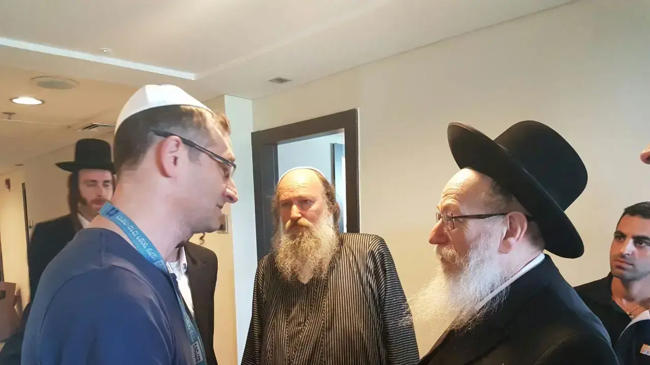 שר הבריאות יעקב ליצמן מבקר הרב אליעזר ברלנד לאחר שחרורו, 18 באפריל 2017 שר הבריאות יעקב ליצמן מבקר הרב אליעזר ברלנד לאחר שחרורו, 18 באפריל 2017