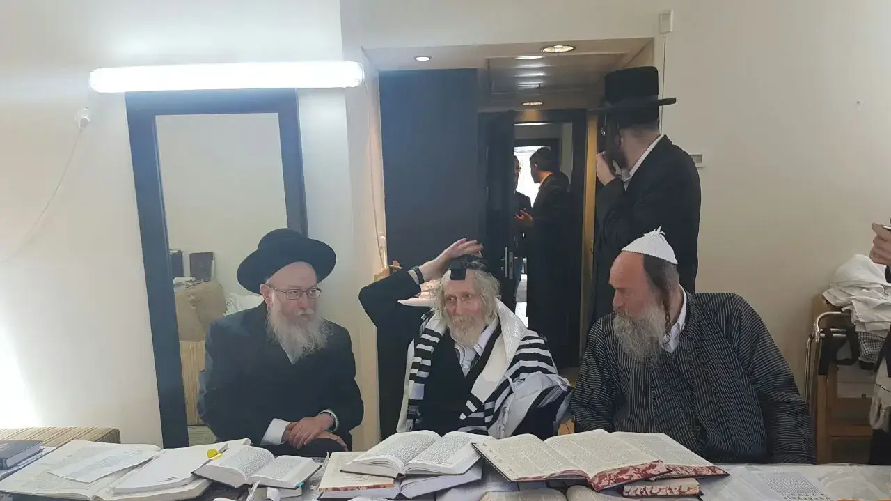 שר הבריאות יעקב ליצמן מבקר הרב אליעזר ברלנד לאחר שחרורו, 18 באפריל 2017 שר הבריאות יעקב ליצמן מבקר הרב אליעזר ברלנד לאחר שחרורו, 18 באפריל 2017