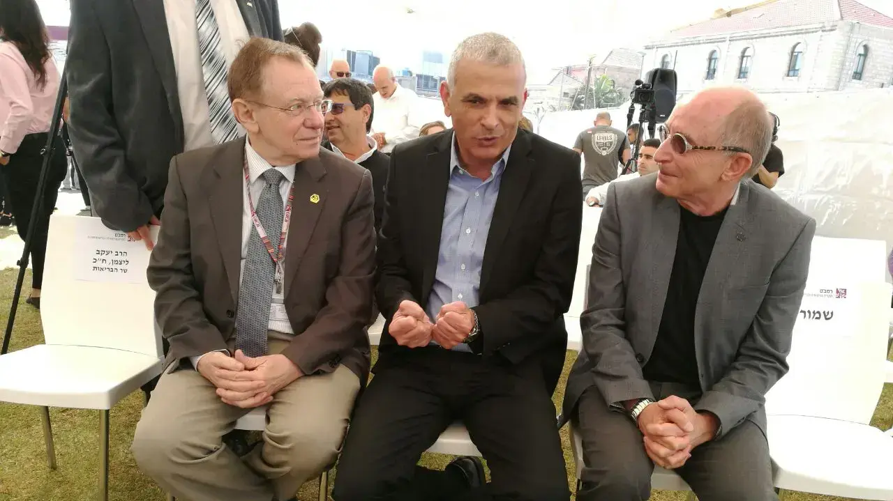 השר כחלון עם נשיא אונ' חיפה פרופ. רון רובין ופרופ' רפי ביאר, מנהל בי"ח רמבם השר כחלון עם נשיא אונ' חיפה פרופ. רון רובין ופרופ' רפי ביאר, מנהל בי"ח רמבם