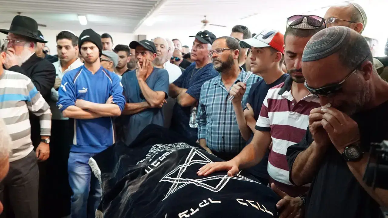 טקס הלווייתו של איתמר אוחנה, הנעדר האחרון שגופתו נמשתה מהכנרת אמש 19 בית העלמין, קריית שמונה באפריל 2017 טקס הלווייתו של איתמר אוחנה, הנעדר האחרון שגופתו נמשתה מהכנרת אמש 19 בית העלמין, קריית שמונה באפריל 2017