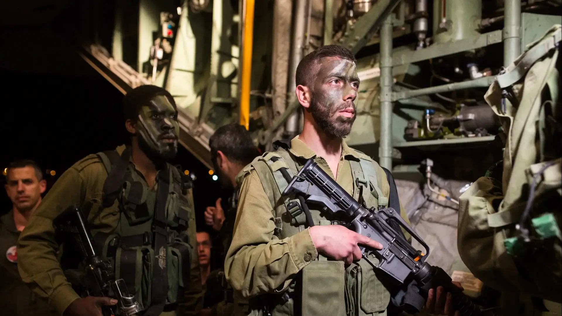 יחידת פלגת נגב שמאבטחת את המטוסים בבסיס נבטים יחידת פלגת נגב שמאבטחת את המטוסים בבסיס נבטים