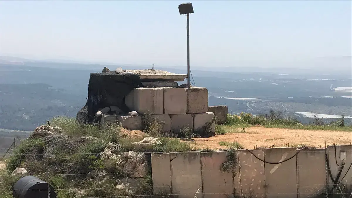 מוצב של צה"ל שנראה בסיור של חיזבאללה לאורך גבול לבנון וישראל, 20 באפריל 2017