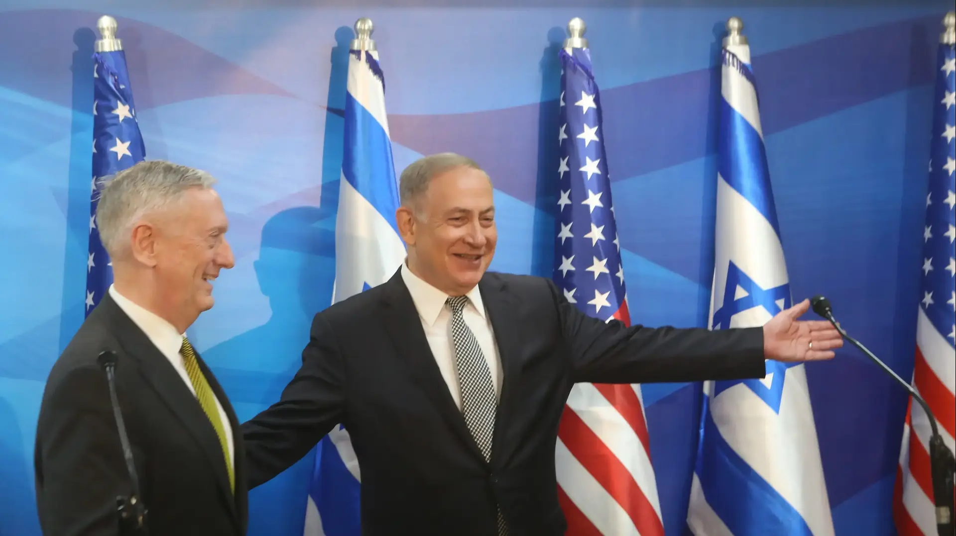 ראש הממשלה בנימין נתניהו נפגש עם שר ההגנה האמריקני ג'יימס מאטיס בירושלים, אפריל 2017 ראש הממשלה בנימין נתניהו נפגש עם שר ההגנה האמריקני ג'יימס מאטיס בירושלים, אפריל 2017