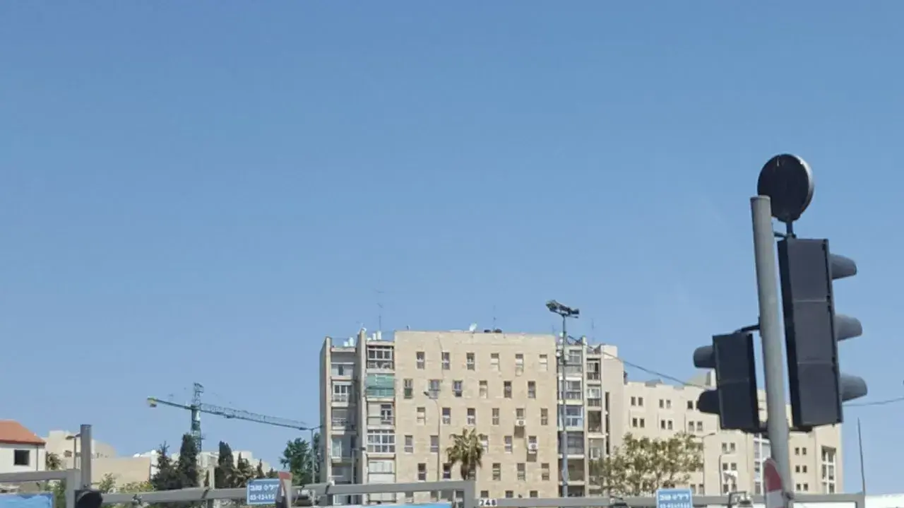 שלטי חוצות בעד נישואים אזרחיים הושחתו בירושלים, אפריל 2017 שלטי חוצות בעד נישואים אזרחיים הושחתו בירושלים, אפריל 2017