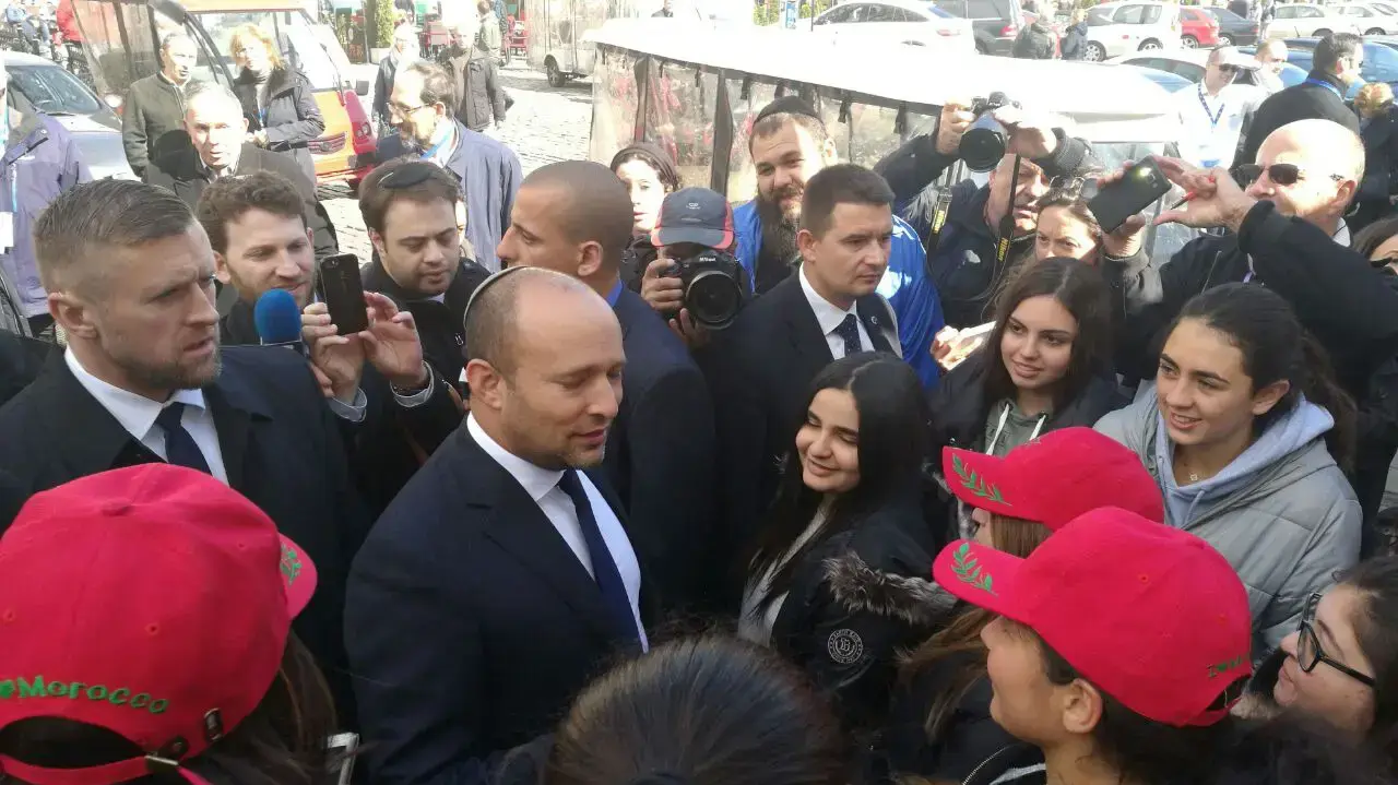 בנט עם המשלחת ממרוקו רובע היהודי בקרקוב 23 באפריל 2017 