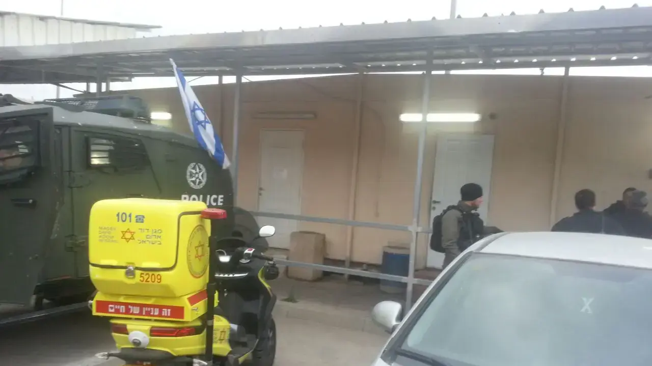 פיגוע דקירה במחסום קלנדיה, אפריל 2017 פיגוע דקירה במחסום קלנדיה, אפריל 2017