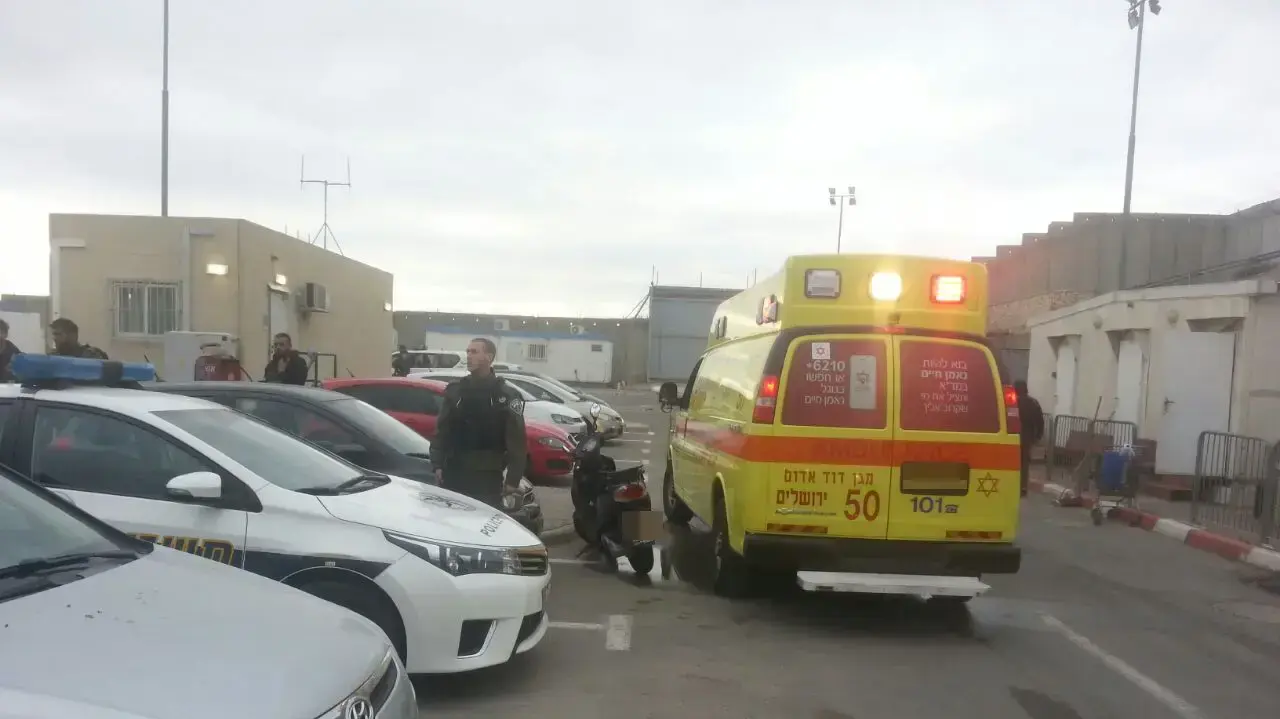 פיגוע דקירה במחסום קלנדיה, אפריל 2017 פיגוע דקירה במחסום קלנדיה, אפריל 2017