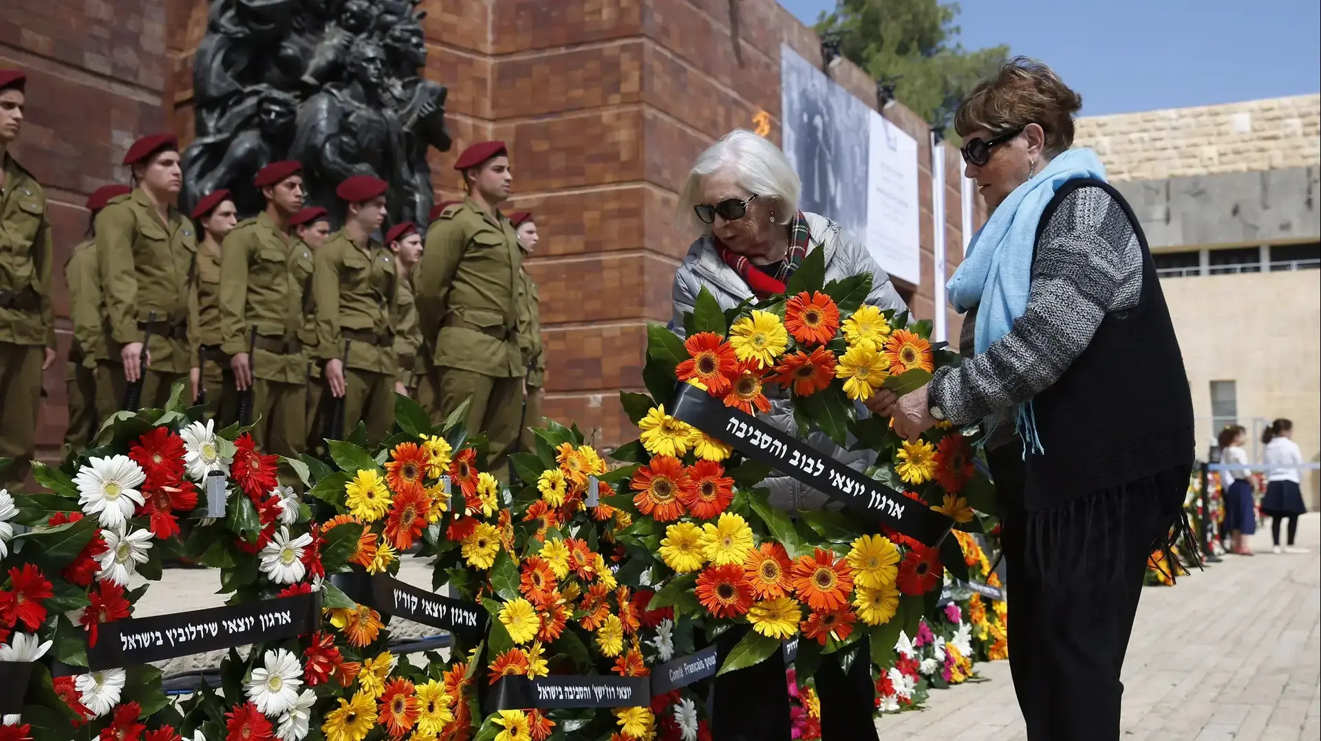 טקס הנחת זרים ליד אנדרטת מרד גטו ורשה ביד ושם 24 באפריל 2017 טקס הנחת זרים ליד אנדרטת מרד גטו ורשה ביד ושם 24 באפריל 2017