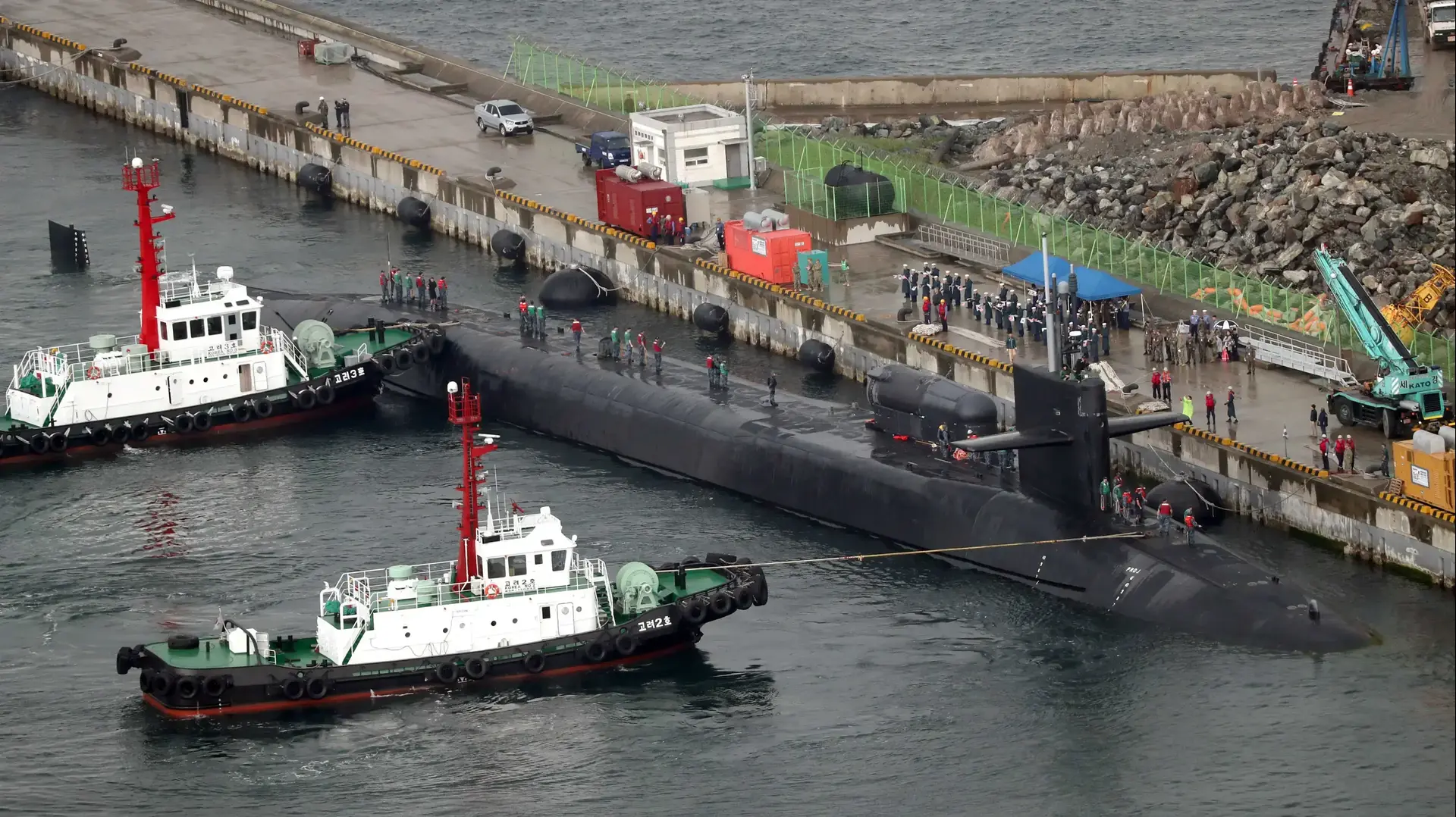 הצוללת האמריקנית הגרעינית USS מישיגן עוגנת בבוסאן, קוריאה הדרומית, 25 באפריל 2017
