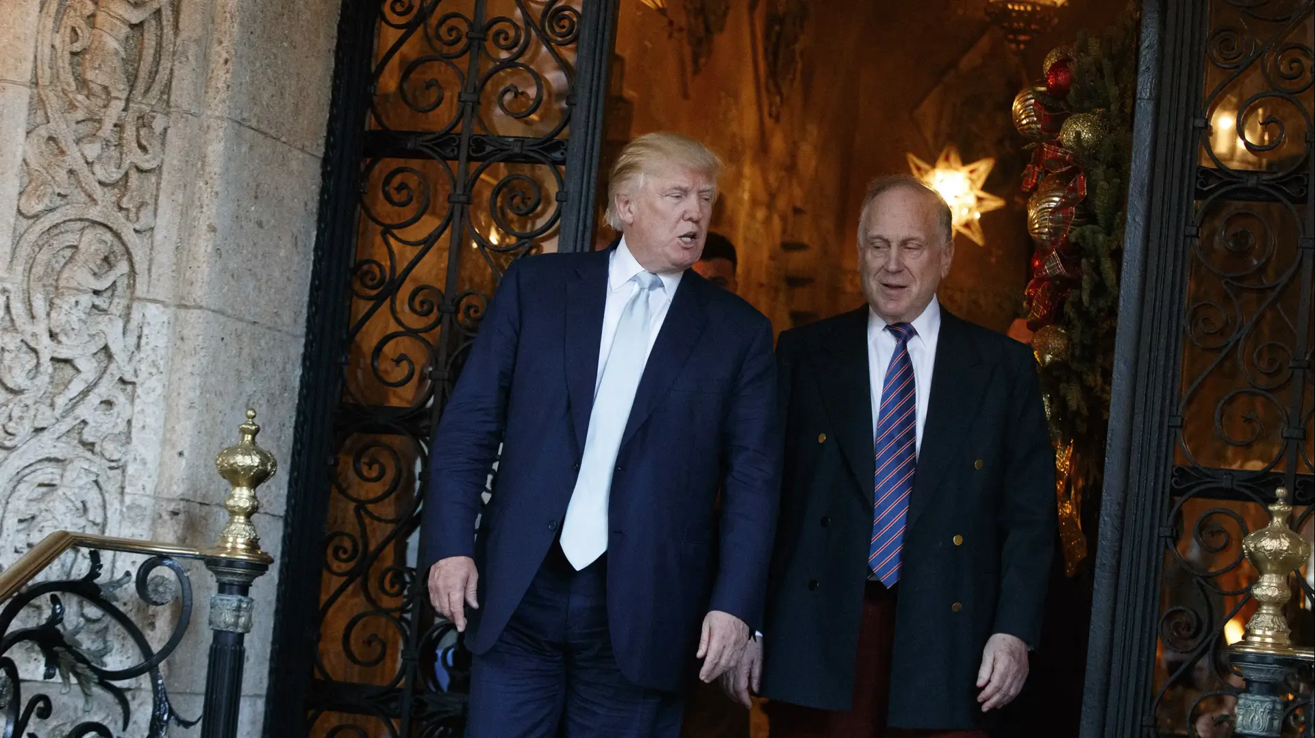 רון לאודר בפגישה עם טראמפ במאר-א-לאגו, פלורידה, דצמבר 2016