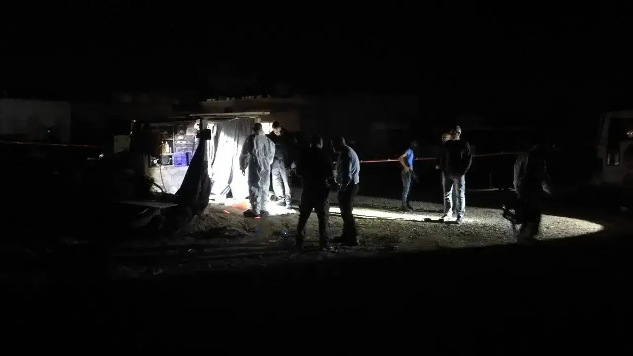 ילדים שנפגעו מחפץ שהתפוצץ במאהל בדואי סמוך לכביש 25 באזור שגב שלום. ילדים שנפגעו מחפץ שהתפוצץ במאהל בדואי סמוך לכביש 25 באזור שגב שלום.