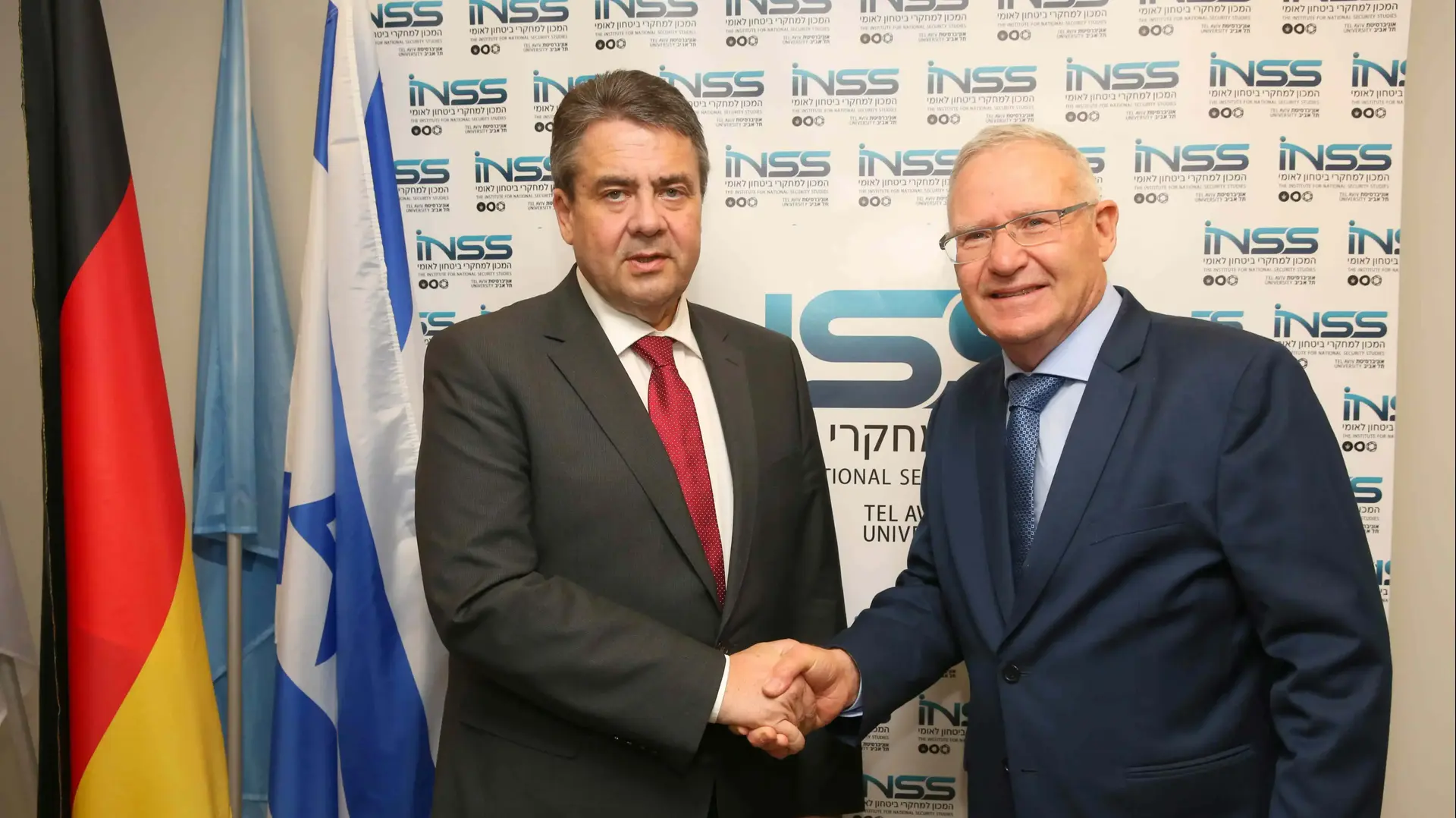 שר החוץ של גרמניה זיגמר גבריאל וראש המחקר למחקרי ביטחון לאומי עמוס ידלין, תל אביב, 25 באפריל 2017 שר החוץ של גרמניה זיגמר גבריאל וראש המחקר למחקרי ביטחון לאומי עמוס ידלין, תל אביב, 25 באפריל 2017