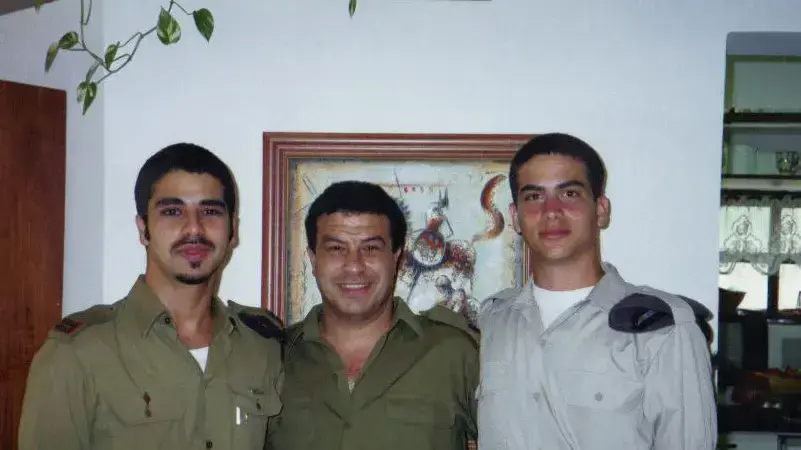 אב שתפקידו הצבאי הוא להודיע על מות חיילים ובנו נהרג בשירות 25 אפריל 2017 אב שתפקידו הצבאי הוא להודיע על מות חיילים ובנו נהרג בשירות 25 אפריל 2017