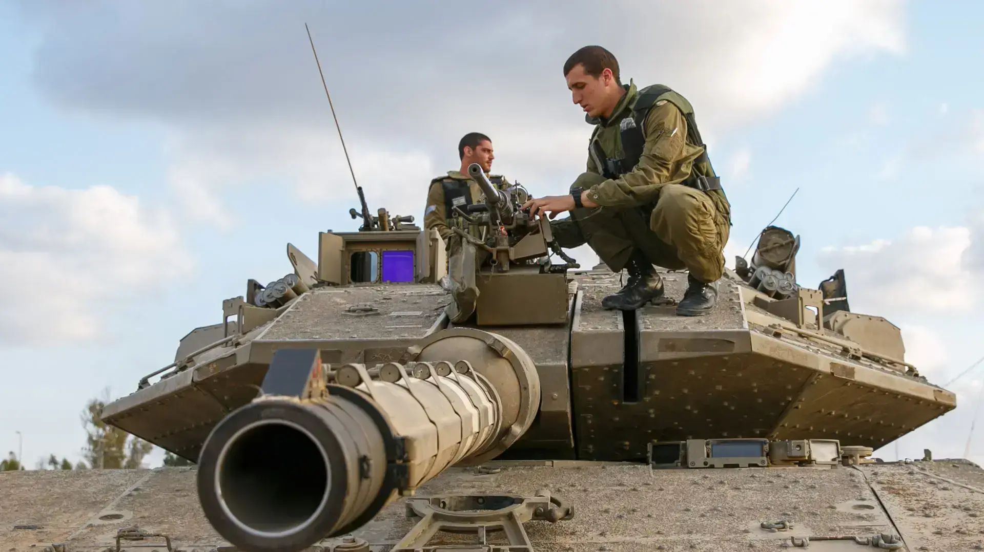 טנק בסיור בגבול עזה טנק בסיור בגבול עזה