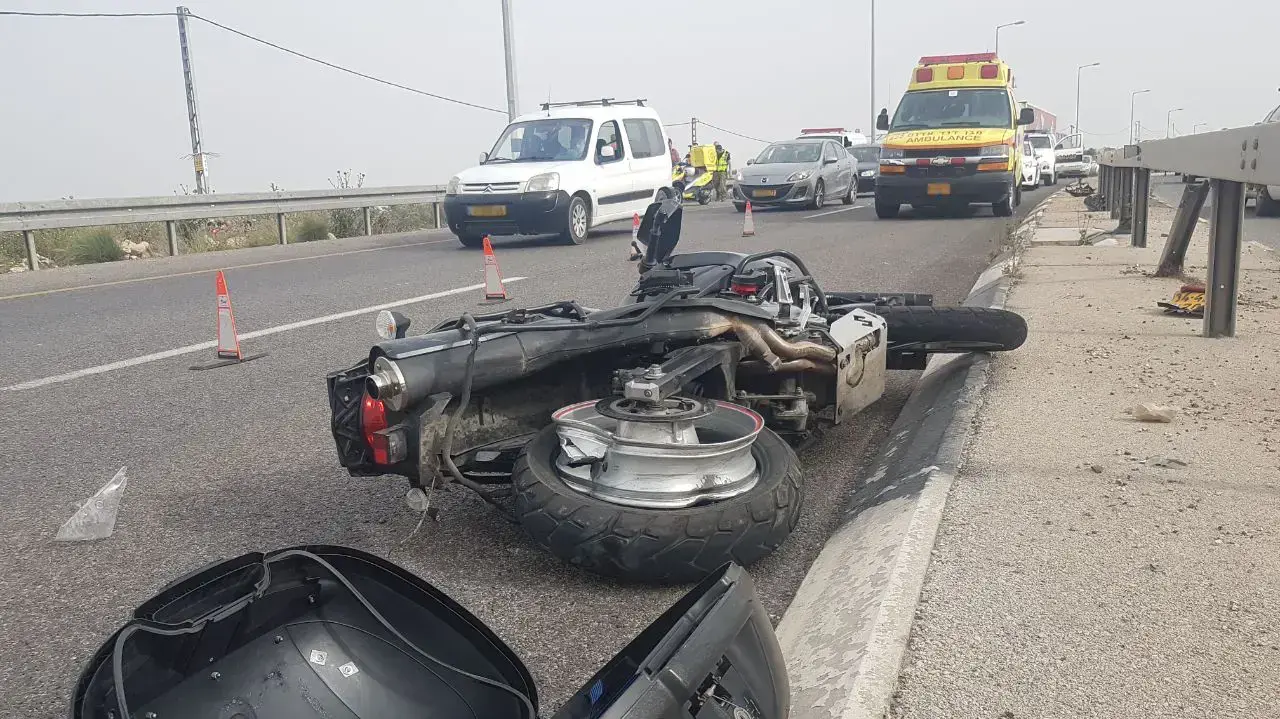 רוכב אופנוע שהחליק והתנגש במעקה בטיחות בכביש 70 סמוך לטמרה 26 באפריל 2017 רוכב אופנוע שהחליק והתנגש במעקה בטיחות בכביש 70 סמוך לטמרה 26 באפריל 2017