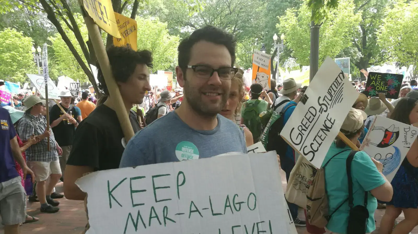 מפגינים בוושינגטון נגד מדיניות טראמפ בנושא שינויי האקלים, 29 באפריל 2017