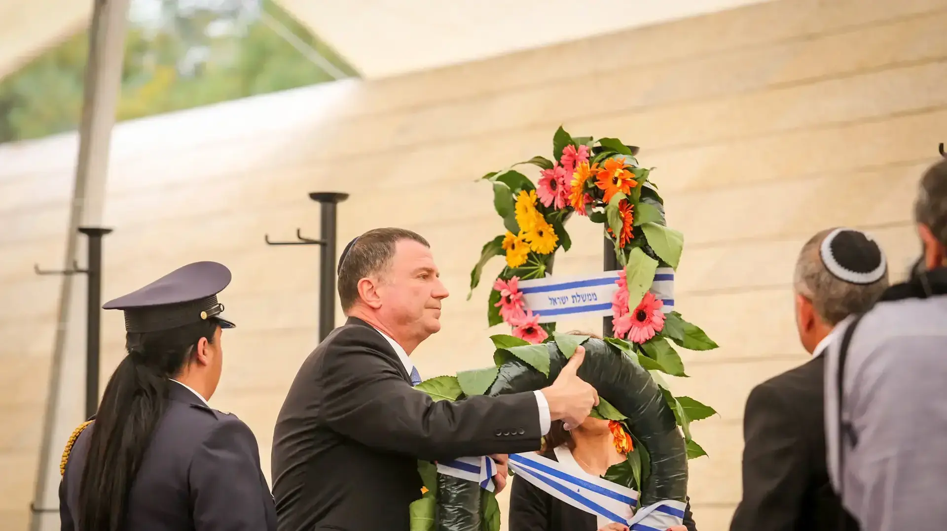 טקס אירועי פתיחת יום הזיכרון לחללי מערכות ישראל ונפגעי פעולות האיבה ביד לבנים, ירושלים, 30 באפריל 2017 טקס אירועי פתיחת יום הזיכרון לחללי מערכות ישראל ונפגעי פעולות האיבה ביד לבנים, ירושלים, 30 באפריל 2017