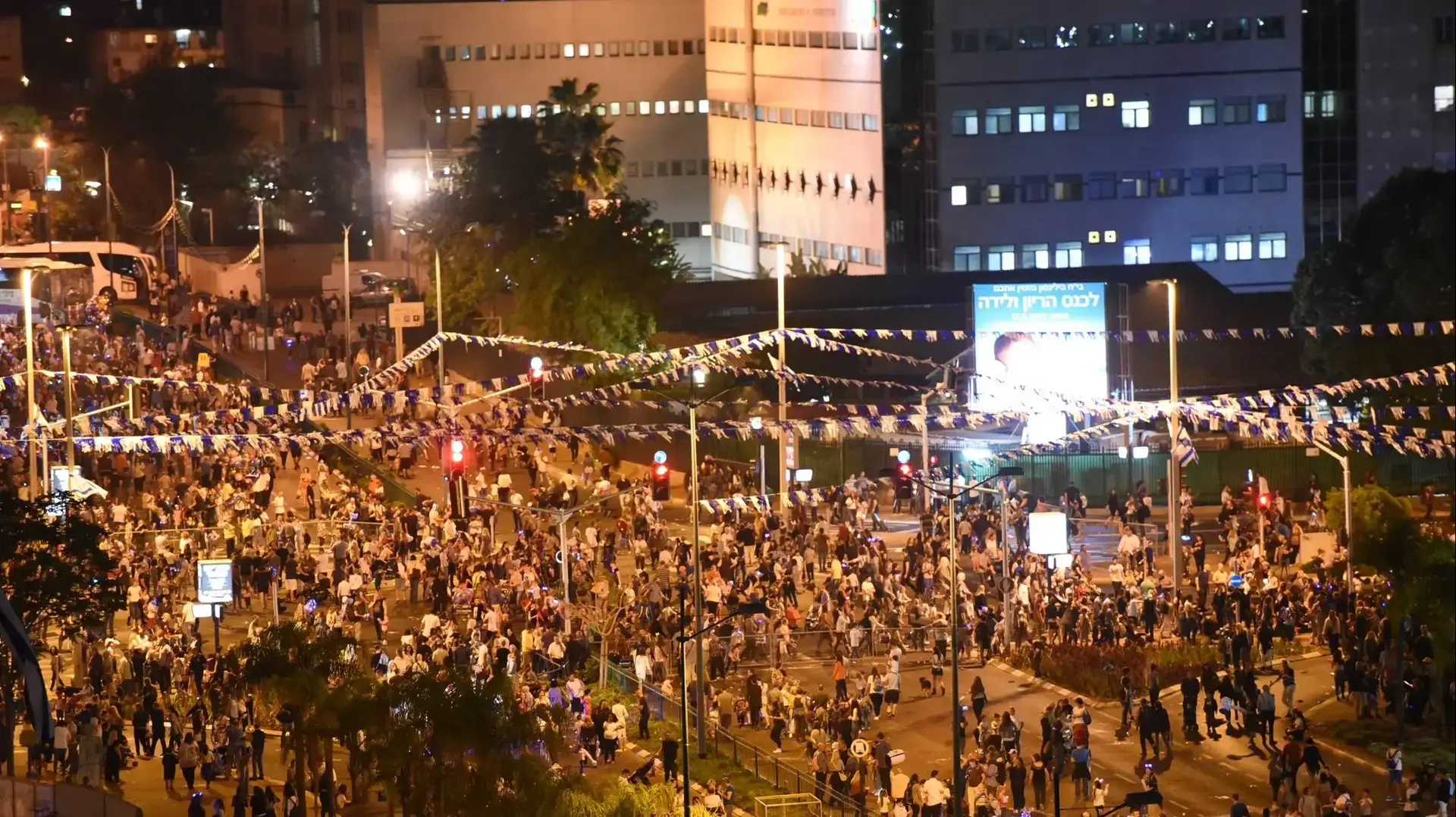 זיקוקים בחגיגות העצמאות בגוש דן, 1 במאי 2017 זיקוקים בחגיגות העצמאות בגוש דן, 1 במאי 2017