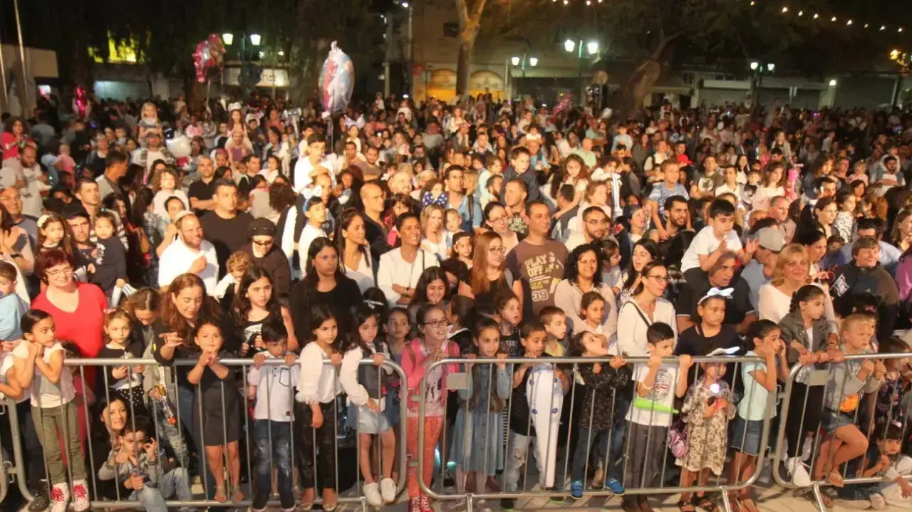 זיקוקים בחגיגות העצמאות בחדרה , 1 במאי 2017 זיקוקים בחגיגות העצמאות בחדרה , 1 במאי 2017