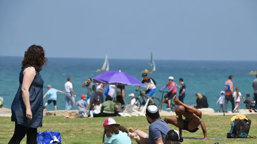 משפחות עושות מנגל ליום העצמאות בתל אביב 2 במאי 2017 משפחות עושות מנגל ליום העצמאות בתל אביב 2 במאי 2017