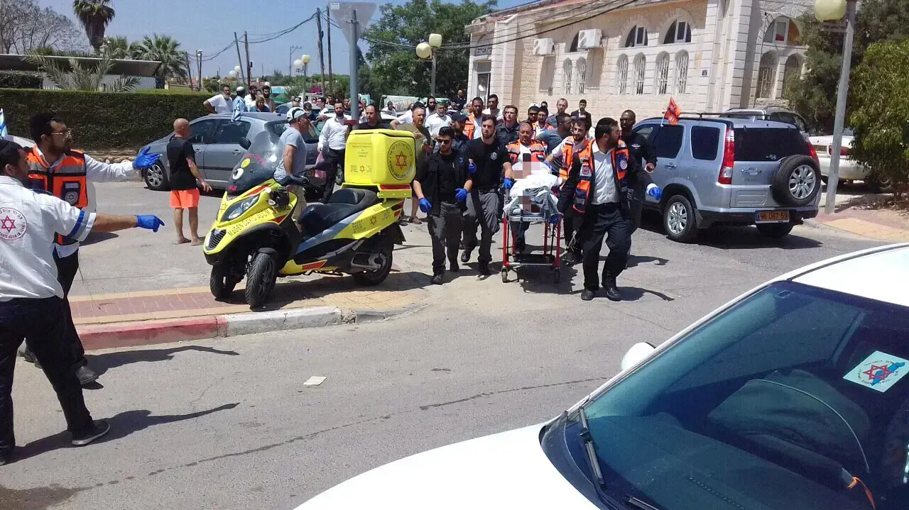 אירוע דקירות בבית כנסת בנתיבות 2 במאי 2017 אירוע דקירות בבית כנסת בנתיבות 2 במאי 2017