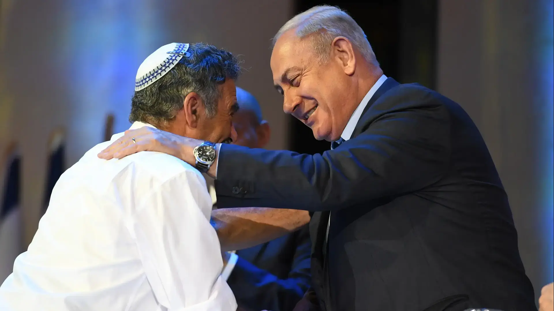 ראש הממשלה בנימין נתניהו עם זוכה הפרס דוד'לה בארי ראש הממשלה בנימין נתניהו עם זוכה הפרס דוד'לה בארי