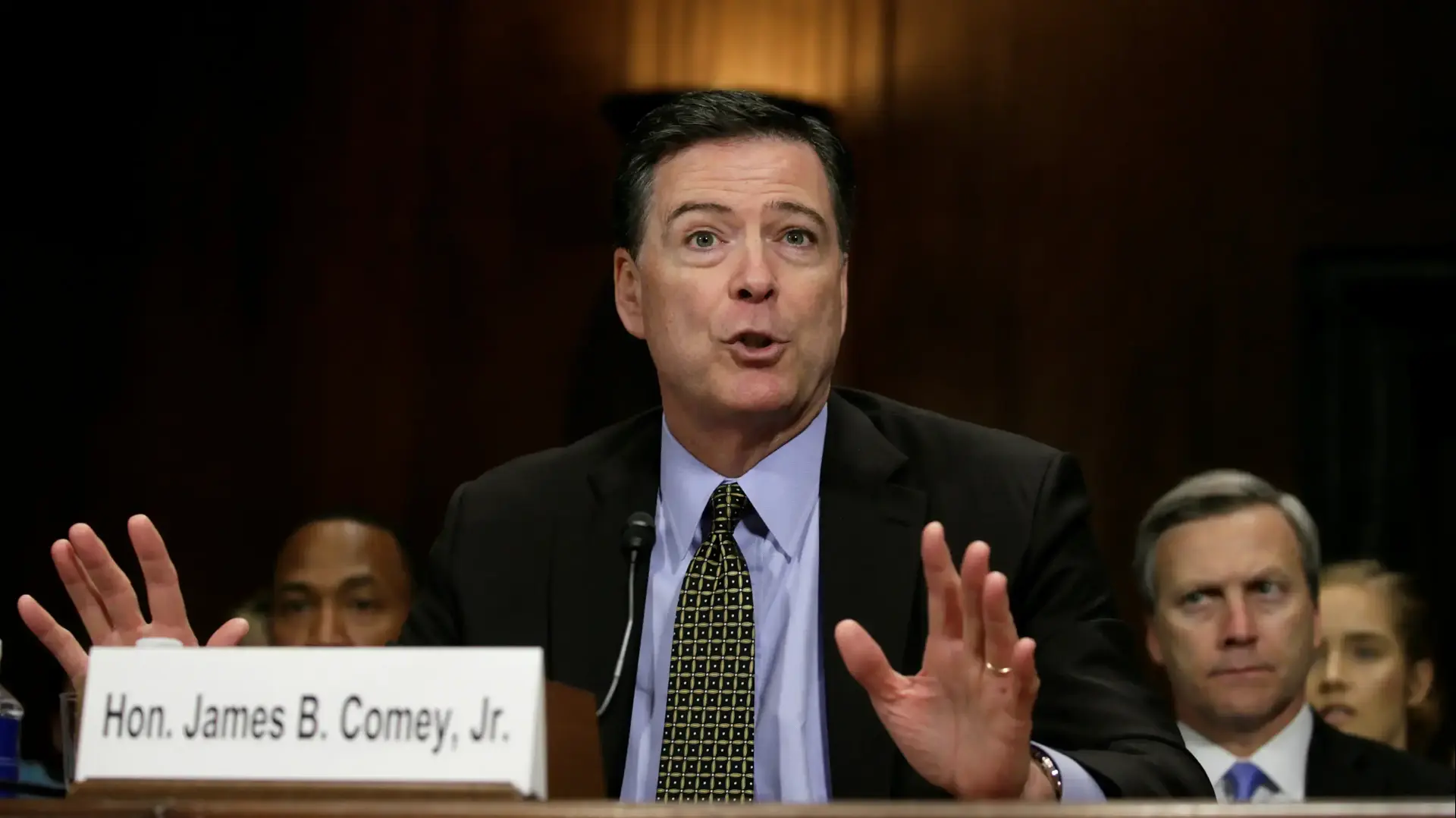 מנהל ה- FBI קומי מעיד על גבעת הקפיטול בוושינגטון 3 במאי 2017 מנהל ה- FBI קומי מעיד על גבעת הקפיטול בוושינגטון 3 במאי 2017