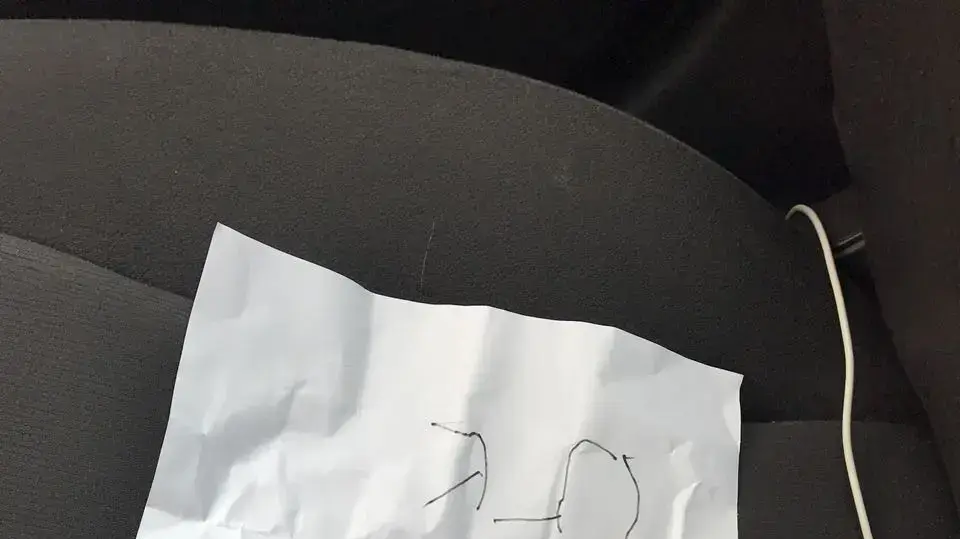 קליע הוצמד לרכבו של ראש עיריית רמת השרון אבי גרובר עם הכיתוב תג מחיר, 4 במאי 2017 קליע הוצמד לרכבו של ראש עיריית רמת השרון אבי גרובר עם הכיתוב תג מחיר, 4 במאי 2017