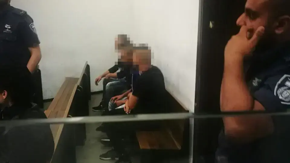 הארכת המעצר של שלושת החשודים באונס קבוצתי של נערה ביהוד, 4 במאי 2017 הארכת המעצר של שלושת החשודים באונס קבוצתי של נערה ביהוד, 4 במאי 2017