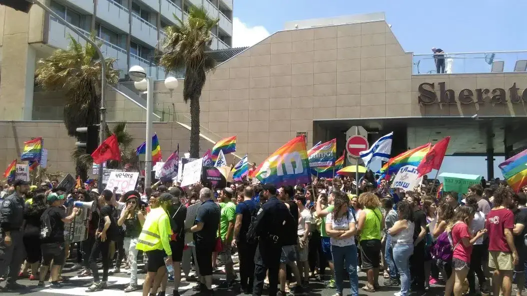 הפגנה נגד מחנות הריכוז להומואים בצ'צ'ניה, תל אביב, 5 במאי 2017 הפגנה נגד מחנות הריכוז להומואים בצ'צ'ניה, תל אביב, 5 במאי 2017