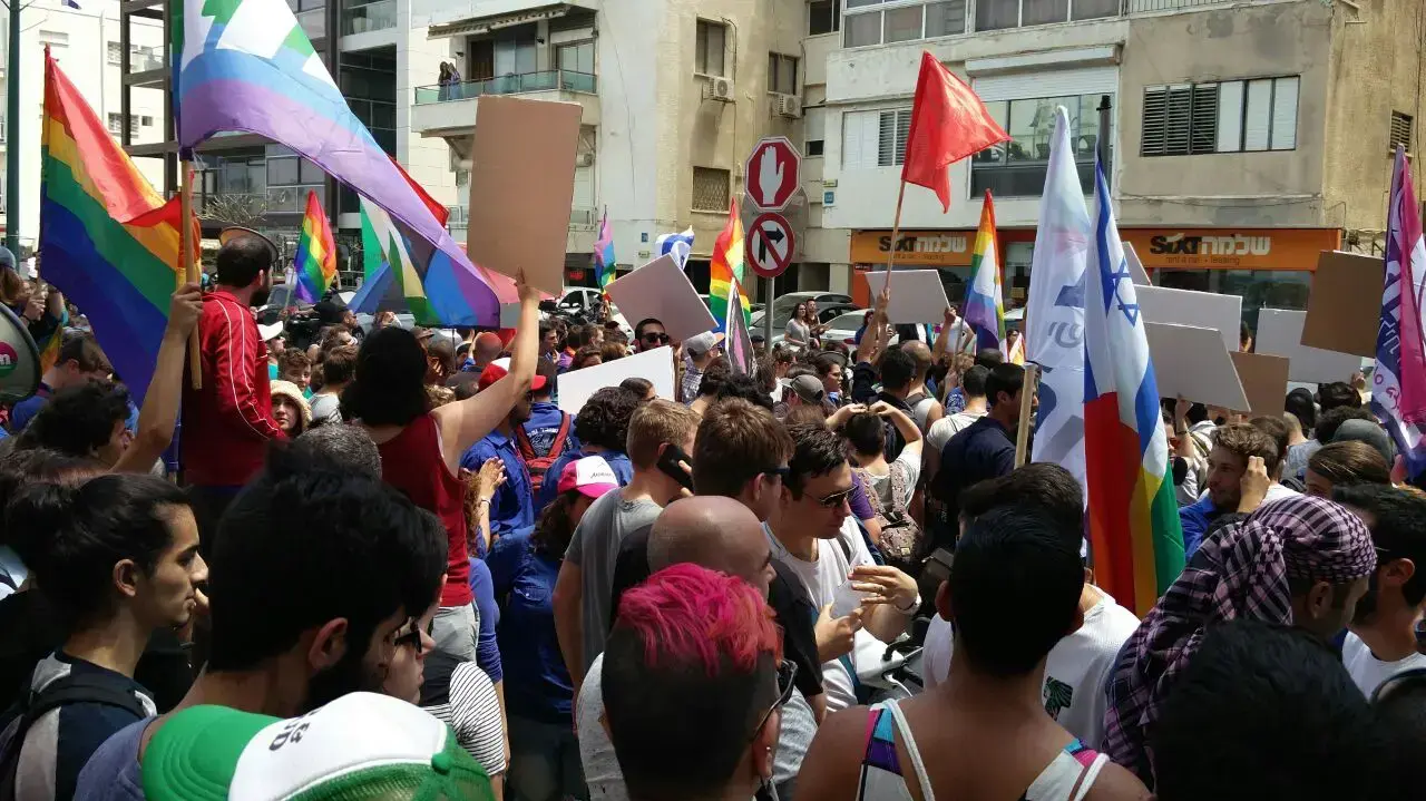 הפגנה נגד מחנות הריכוז להומואים בצ'צ'ניה, תל אביב, 5 במאי 2017 הפגנה נגד מחנות הריכוז להומואים בצ'צ'ניה, תל אביב, 5 במאי 2017