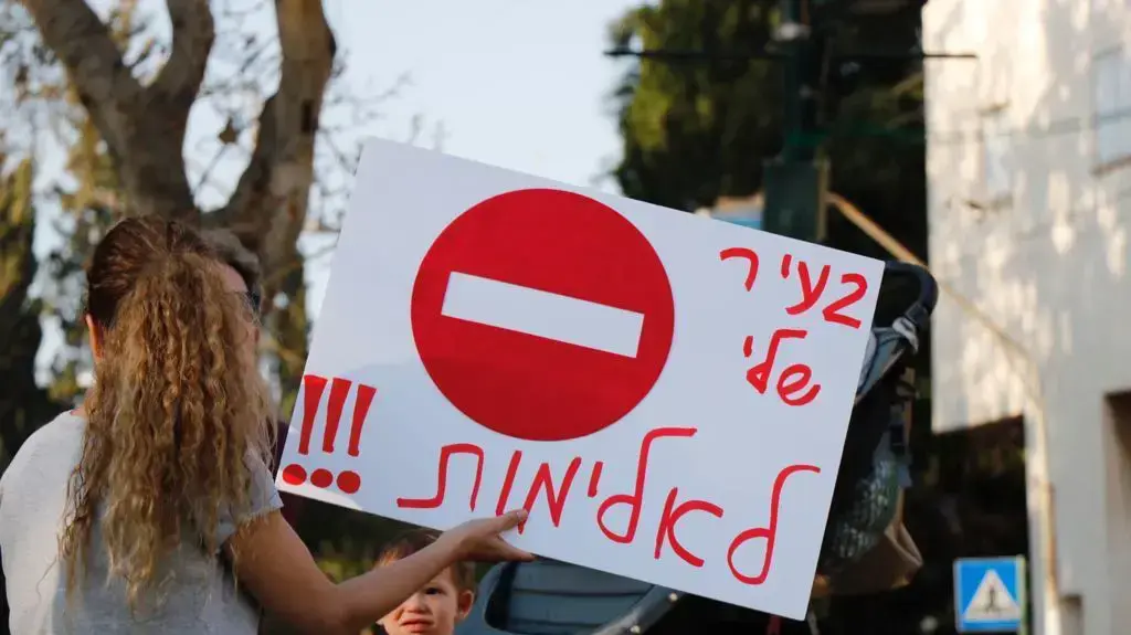 הפגנת תמיכה של תושבי רמת השרון בראש העירייה אבי גרובר, מאי 2017 הפגנת תמיכה של תושבי רמת השרון בראש העירייה אבי גרובר, מאי 2017