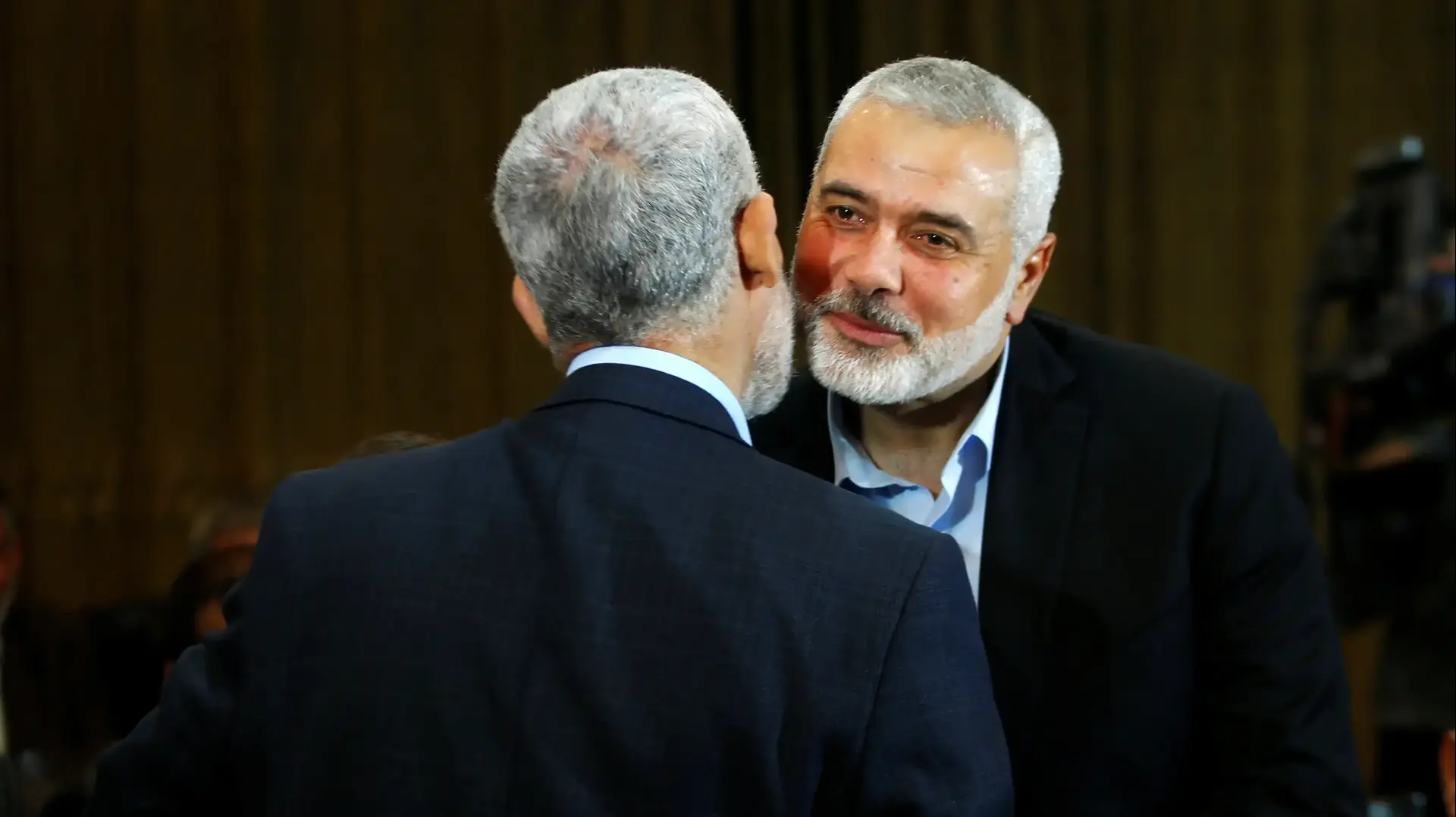 מנהיג חמאס אסמעיל הניה ויחיא סנוואר בעזה, 1 במאי 2017 מנהיג חמאס אסמעיל הניה ויחיא סנוואר בעזה, 1 במאי 2017