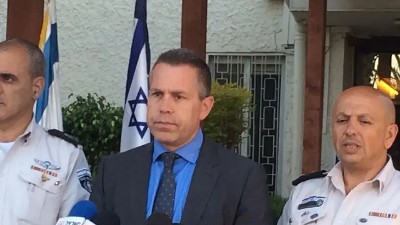 השר גלעד ארדן בתדרוך לעיתונאים הערב בכלא מעשיהו 7 במאי 2017 השר גלעד ארדן בתדרוך לעיתונאים הערב בכלא מעשיהו 7 במאי 2017