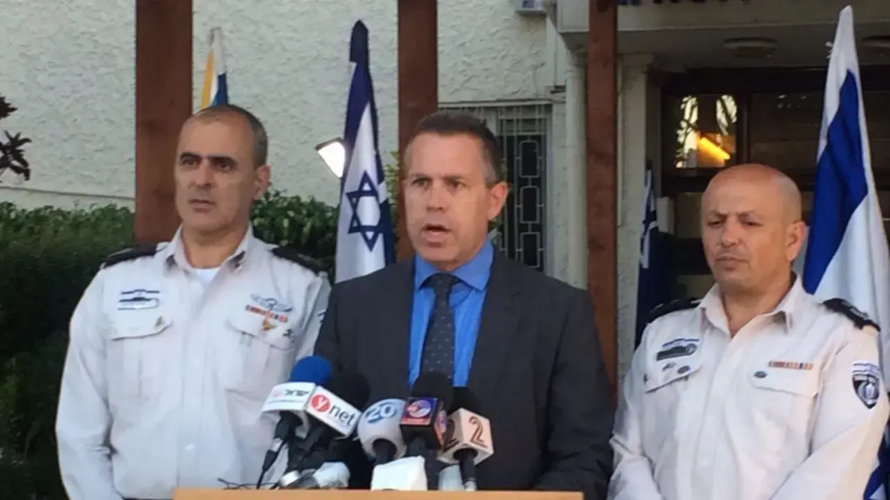 השר גלעד ארדן בתדרוך לעיתונאים הערב בכלא מעשיהו 7 במאי 2017 השר גלעד ארדן בתדרוך לעיתונאים הערב בכלא מעשיהו 7 במאי 2017