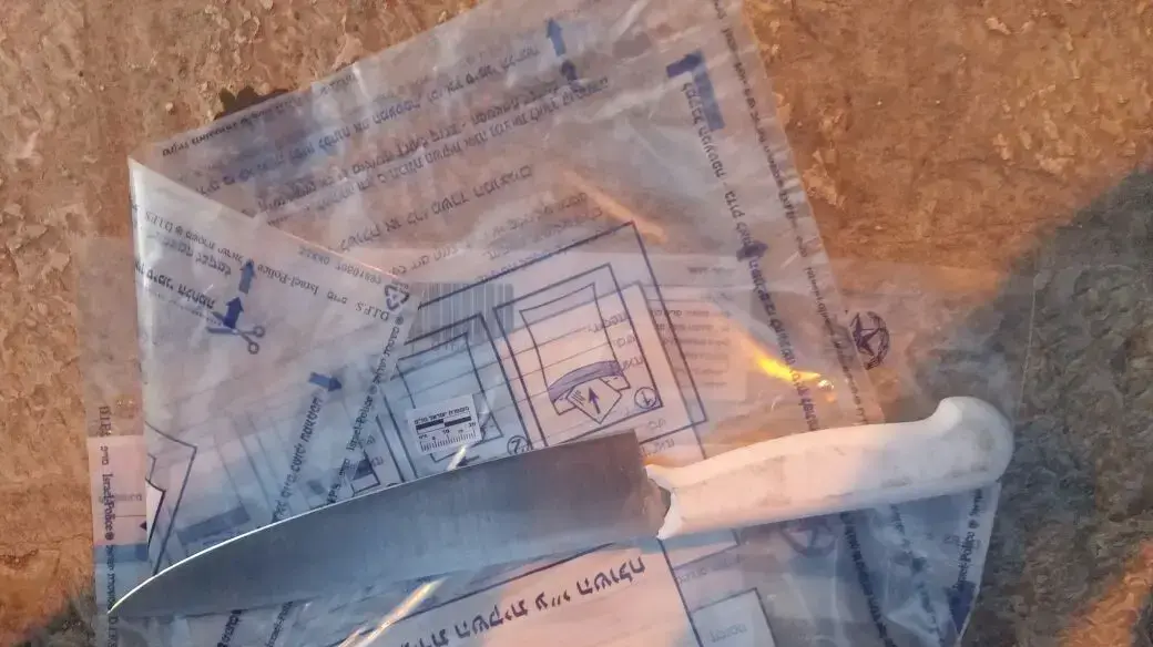 הסכין שבה השתמשה המחבלת בנסיון הפיגוע הערב בשער שכם 7 במאי 2017 הסכין שבה השתמשה המחבלת בנסיון הפיגוע הערב בשער שכם 7 במאי 2017